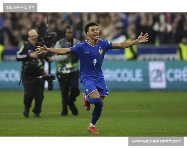 杜埃伤愈回归巴黎欧冠名单，中场阵容得到加强